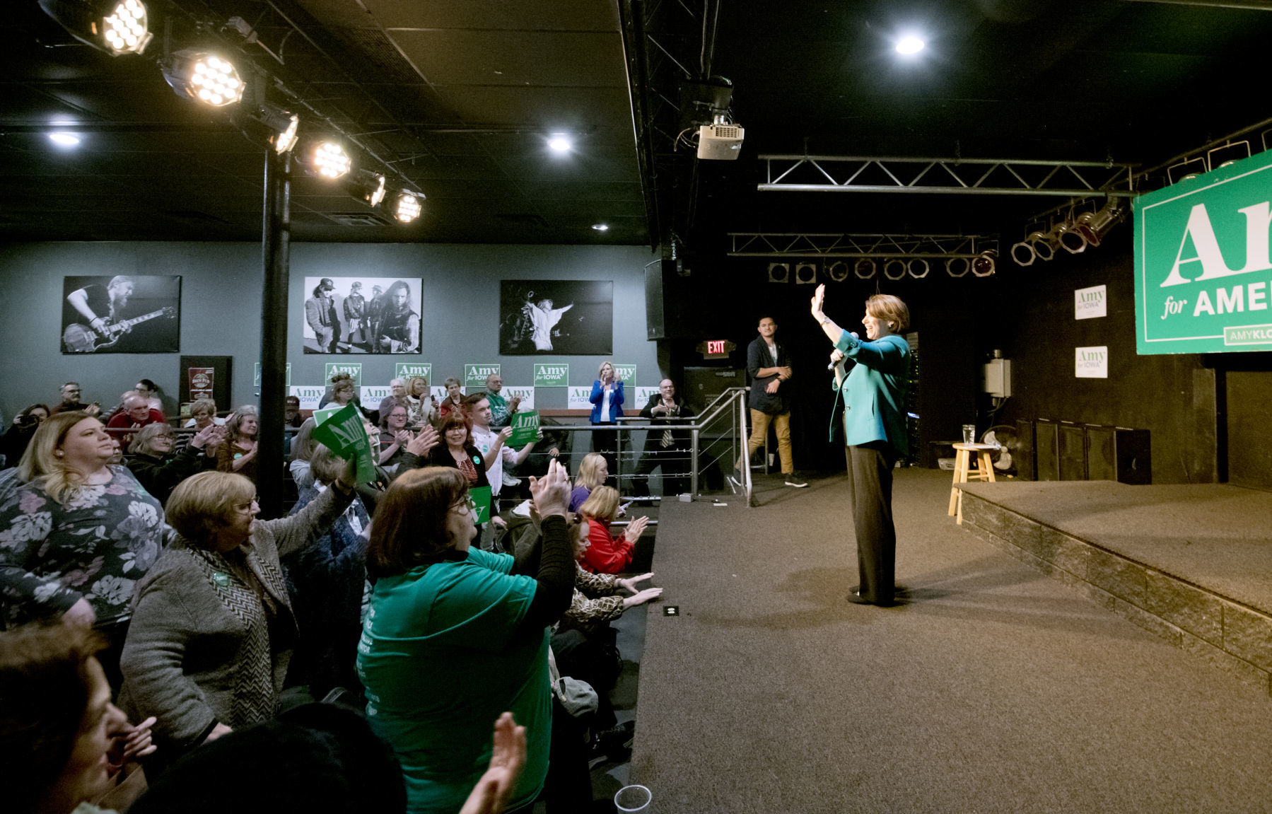 Sen. Amy Klobuchar rallies in Sioux City
